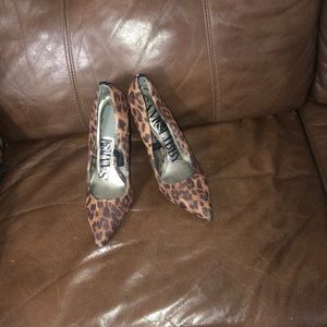 SAM & LIBBY LEOPARD PRINT HEELS